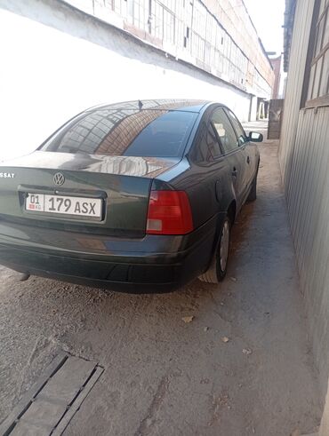купить фуру с прицепом бу: Volkswagen Passat: 1997 г., 1.6 л, Механика, Бензин, Седан