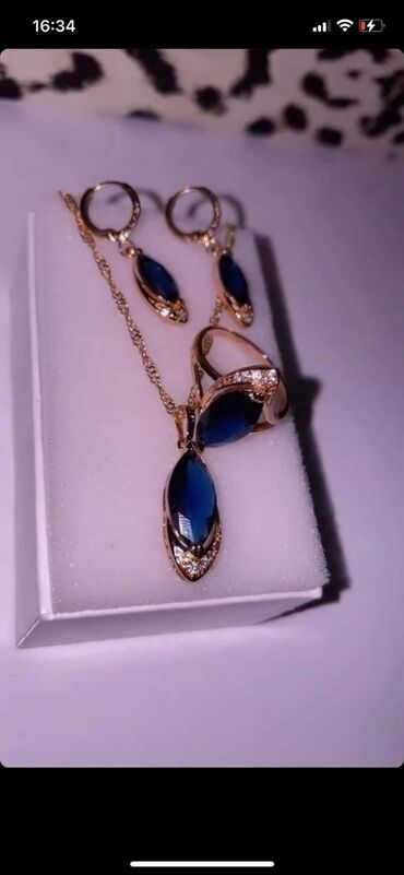 Setovi nakita: Kompleti nakita
Cena 1500din — 10