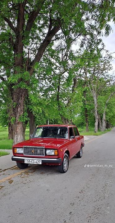 ucuz elektrikli avtomobil: Vaz 2107 sedan – klassik görünüşlü, tünd qırmızı rəng. Xarici — 1
