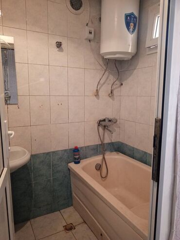 Uzunmüddətli kirayə mənzillər: Salam. Qara Qarayevlə Neftçilər metrosunun arasında qanuni 2 otaqlı — 4