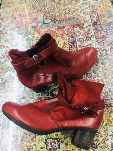 Botinka və botilyonlar: Məhsul: 2 cüt qara ayaqqabı dəsti Размеры 39,37,40,42 1) Qış — 5