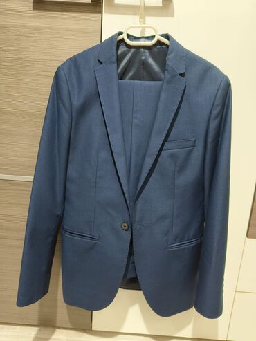 современный мужской костюм: Костюм S (EU 36), M (EU 38), цвет - Синий