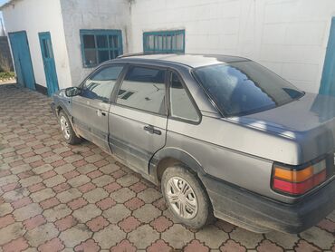 Volkswagen: Volkswagen Passat: 1988 г., 1.8 л, Механика, Бензин, Седан