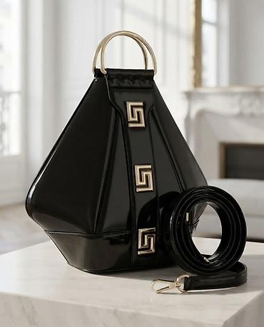 mona kozni neseseri: Elegantna ženska torba – crni lak, geometrijski dizajn - Materijal — 1