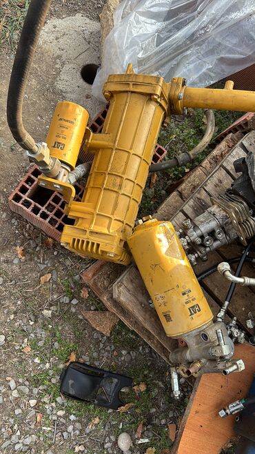 Digər avtomobil ehtiyat hissələri: Cat 330 D2L Ekskavatoru Ehtiyat hisələri mövcudur Kouş Yağ paylaycı — 5