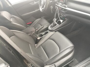 срочно срочно продаю: Kia K3: 2018 г., 1.6 л, Вариатор, Бензин, Седан