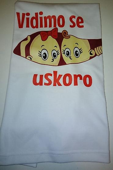 Majice kratkih rukava: Trudničke bele majice sa štampom – udobne i duhovite. Model kratki — 10