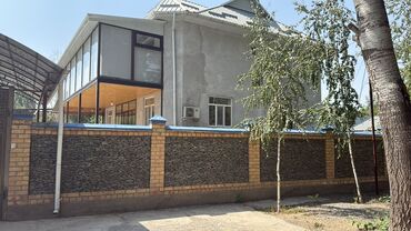 сдаю коттедж радуга: Просторный двухэтажный дом с террасой и закрытой верандой - Кирпичный