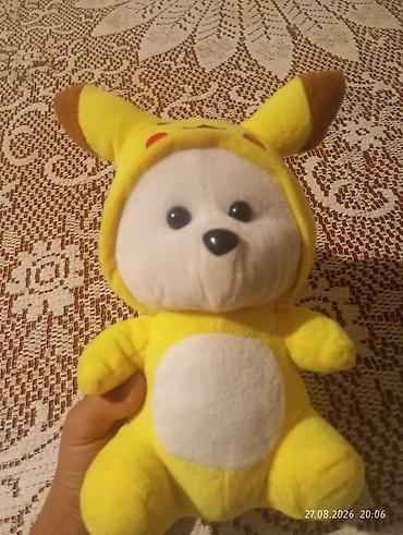 besik oyuncaq: Pikachu kostyumlu yumşaq oyuncaq ayıcık - Parlaq sarı rəngli, üz və — 1