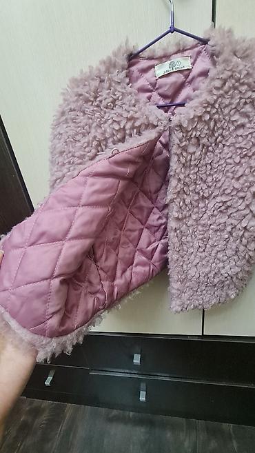 Верхняя одежда: Продаю верхнюю одежду на девочку 5-6,5 лет. Вся одежда в идеальном — 18