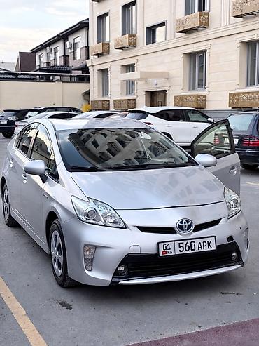 gen 2: Toyota Prius: 2013 г., Автомат, Гибрид, Хэтчбэк — 1