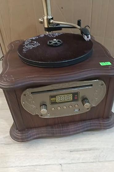 karaoke qiymetleri: Qramafon qutusunda.yeni.cardirilma var.flescart,usb yerı var.böyuk — 9