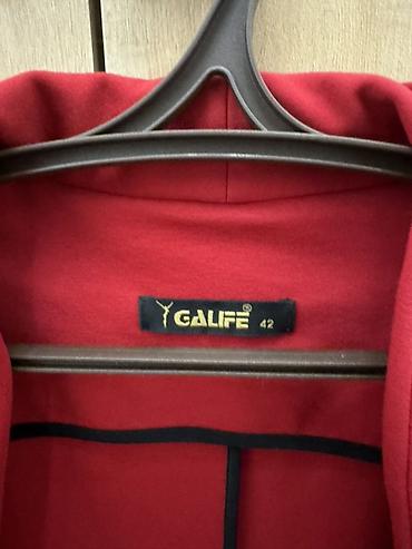 куртки поло: Жакет женский GALIFE, размер 42. - Цвет: насыщенный красный. - Крой — 2