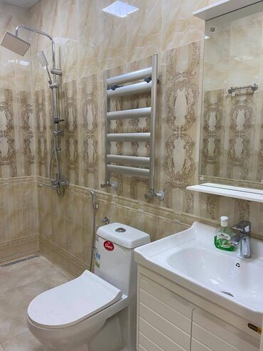 Uzunmüddətli kirayə mənzillər: İnqilabda Ege hospitalın arxasında 20 mərtəbəli binanın 13-cü — 10