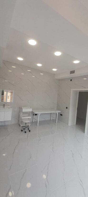 Kommersiya daşınmaz əmlakının satışı: KLİNİKA icarəyə verilir. Otaqların sayı 21 di. SAHƏSİ 430 kV . YENİ — 20