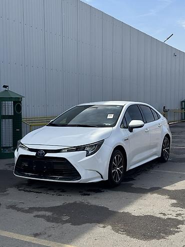 Toyota Corolla: 2023 г., 1.8 л, Вариатор, Гибрид, Седан