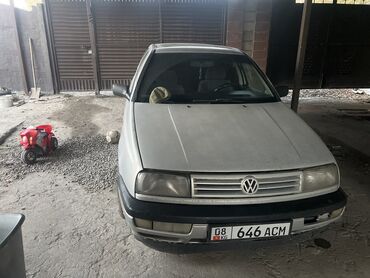 Volkswagen: Volkswagen Vento: 1993 г., 1.8 л, Механика, Газ, Седан