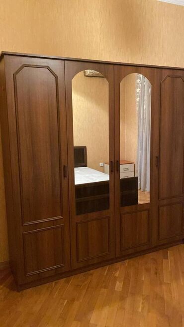 Dolablar: Geniş yataq otağı dolabı Yaxşı vəziyyətdədir, yenisi alındığı üçün