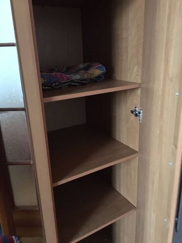 Uzunmüddətli kirayə mənzillər: Sahil metrosunun yaxınlığında 5 mertebeli binanın 4-cü mərtəbəsində — 11