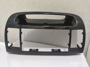 амазонка плуг: Центральная консоль Toyota 2004 г., Б/у, Оригинал, Япония