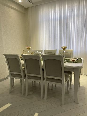 TECİLİ SATILIR. YENİDİR. AÇILAN STOLDUR. Boz rengli yemək masası dəsti