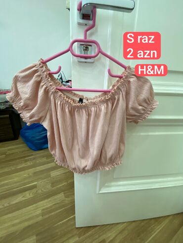 Dəstlər, kostyumlar: Qadın geyimləri dəsti – müxtəlif ölçülər 1) Qara bluz - Brend: Amisu — 25