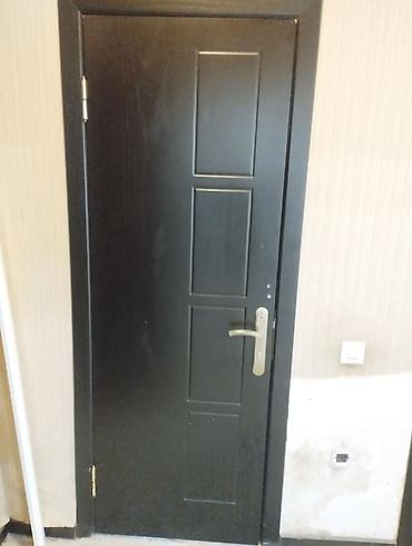 plasiq qapi: Qapı dəsti – daxili otaq qapıları 5 ədəd qapı satılır.3 ədədi şüşəli — 1