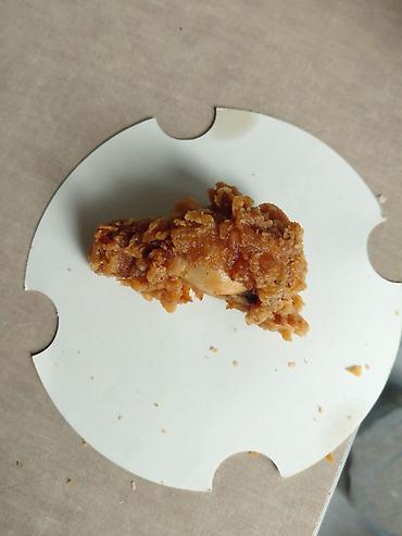 Мясо птицы: Хрустящее куриное крылышко во фритюре Необычной формы в виде печени — 1
