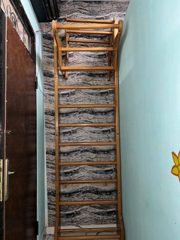 Digər kommersiya daşınmaz əmlakı: Obyekt icarə verilir 170-200 kv . Təmirli ve 5 otaq ve mətbəxden — 6