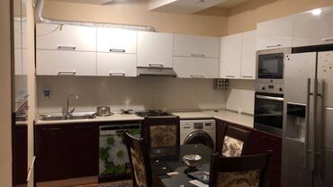 Uzunmüddətli kirayə mənzillər: Mənzil kirayə verilir. 19.6 mər, 95 kv 2-3 düzxəlmə. Evdə hərbir — 9