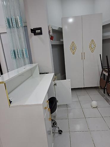 Salon, tibbi mebel dəsti: Salon mebeli dəsti Tərkib: - Resepsiyon/administrator stolu — 2