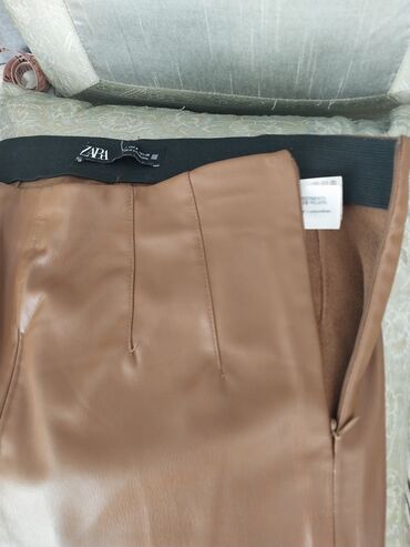 Башка товарлар: Брюки из эко кожи"ZARA"разм.S длина брюк 101см, талия 74см. и