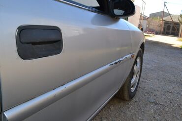 Opel: Opel Vectra: 1.6 l | 1998 il 367764 km Sedan — 6