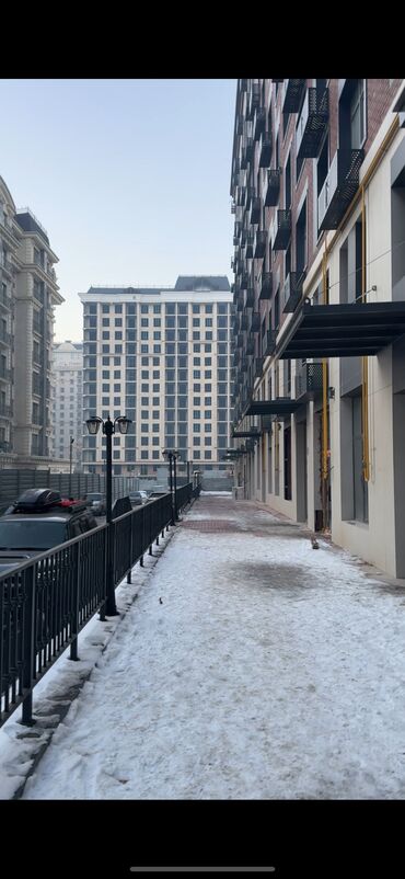 сдам место в салоне красоты: Сдается 189 кВ в самом престижном районе Бишкека. ЖК Нью-Йорк 1 этаж