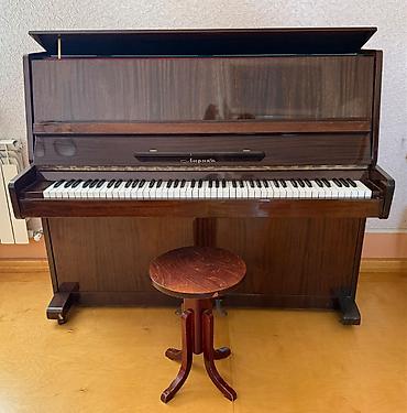 Спорт и хобби: Lirika pianino. İdeal vəziyətdədir köklənib. 3 pedaldır. Real alıcılar — 2