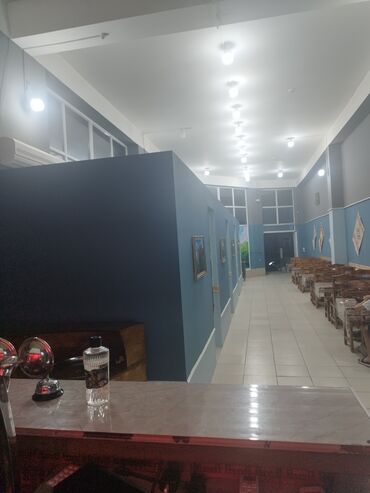 hostes işi: Ofisiant tələb olunur, Kafe, Gündəlik ödəniş, İstənilən yaş, 3-5 illik təcrübə