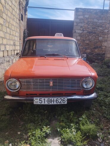 турбо аз мотоцикл: VAZ 2101 qırmızı rəngli