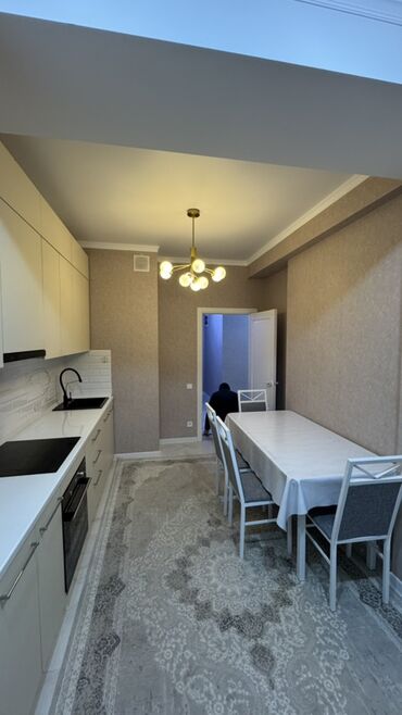 Продажа комнат: Светлая гостинная/зал с балконом - Просторная комната с современным — 10