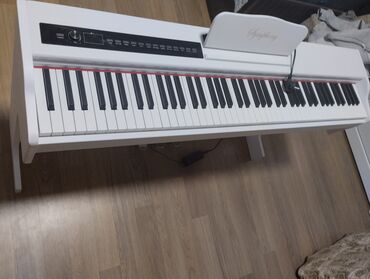 Pianolar: Salam elektron piyano çox az işlənib tam təzədir. Özüm 1200 man