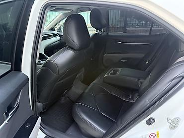 byd tang ev: Toyota Camry: 2018 г., 2.5 л, Автомат, Гибрид, Седан — 9