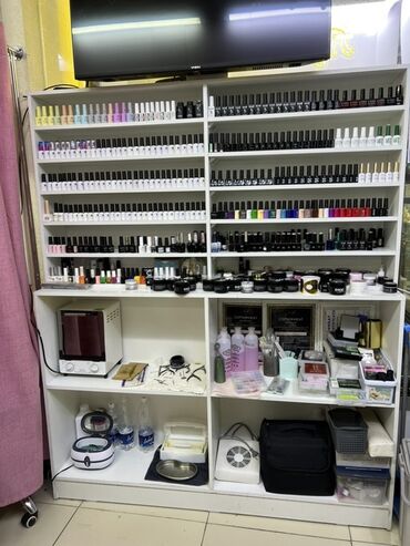 маникюрный столик: Полки для товары или салона,шкаф полки для товара