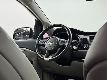 Kia: Kia Carnival: 2019 г., Минивэн — 20
