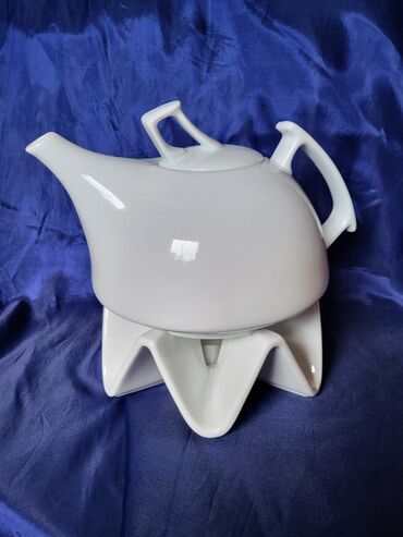 Čajnici: Cajnik nov sa stalkom,grejac,pun poreclan Nemacka. Cajnik pun — 1