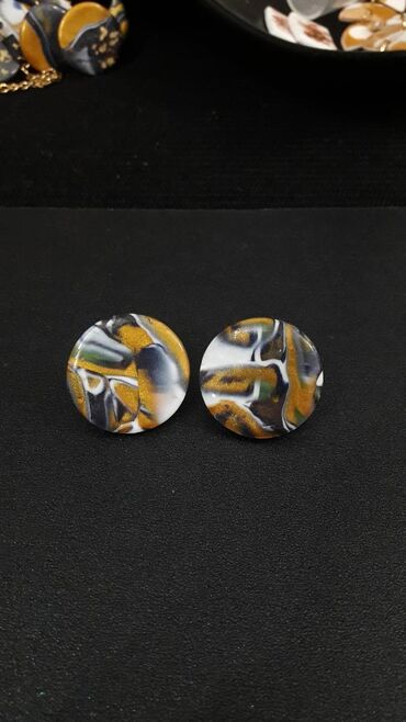 prada torba cena: Screwback earrings