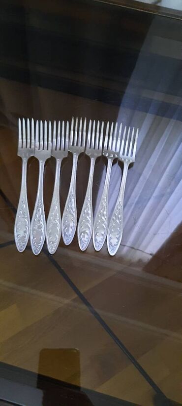 Süfrə ləvazimat dəstləri: Советского времени .Ножи нержавейка 10м .Ножи мельхиор 30м .Ложки — 6