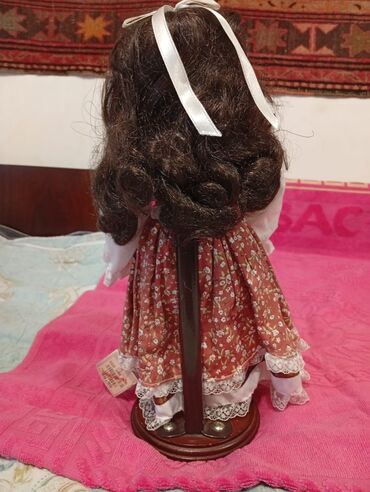 Oyuncaqlar: Bu farfor kuklalar kolleksiyası müxtəlif ölçülərdə və detallı — 5