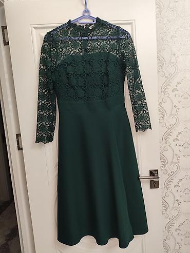 Zərif yaşıl rəngdə qızılımsı tonlu krujeva detallı qadın donu. Üst