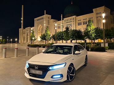 делаю: Honda Accord: 2019 г., 2 л, Автомат, Гибрид, Седан — 1