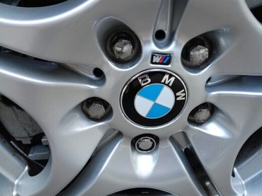 Tuning oprema: Čepovi za felne za BMW - set od 4 komada. Prečnik čepova je 68 mm — 4