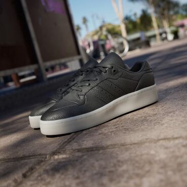 Krasofkalar və idman ayaqqabıları: Original Adidas. Yenidir, qutusu ilə. 40.5 ölçüyə uyğundur. US 8 lalafo.az -da Krasofkalar və idman ayaqqabıları: Original Adidas. Yenidir, qutusu ilə. 40.5 ölçüyə uyğundur. US 8